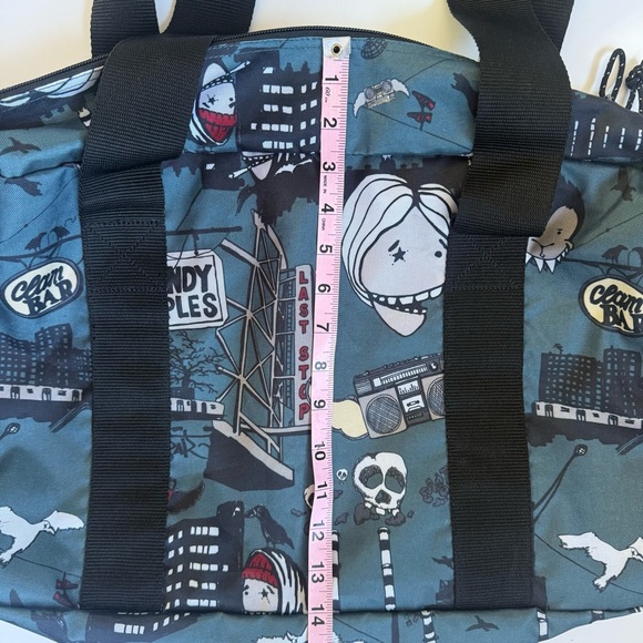 Rare Eastpak "Clam Bar" Skull & City Print Medium Duffel Bag Goth Retro Skeleton - Picture 7 of 10